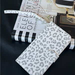 Elegant Leopard Print Phone Case - White and Gray